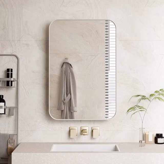 Mobiletto a Specchio Rettangolare da Parete con Cornice in Metallo, Ripiani Regolabili e Vano Portaoggetti, Bianco, per Bagno, Soggiorno e Camera