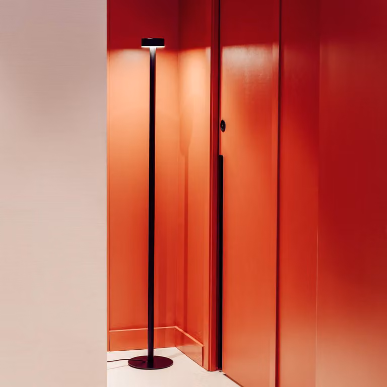 Milan Iluminación Lampada da terra di design Peak Lane, Nero, Soggiorno / Sala da pranzo, Metallo, Design, Lampada da terra