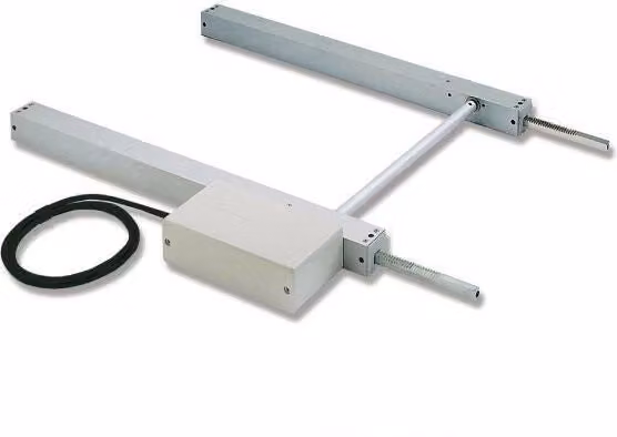 Motore lineare a cremagliera Aprimatic APRI DUO 55 230V con corsa 550mm, colore argento e nero