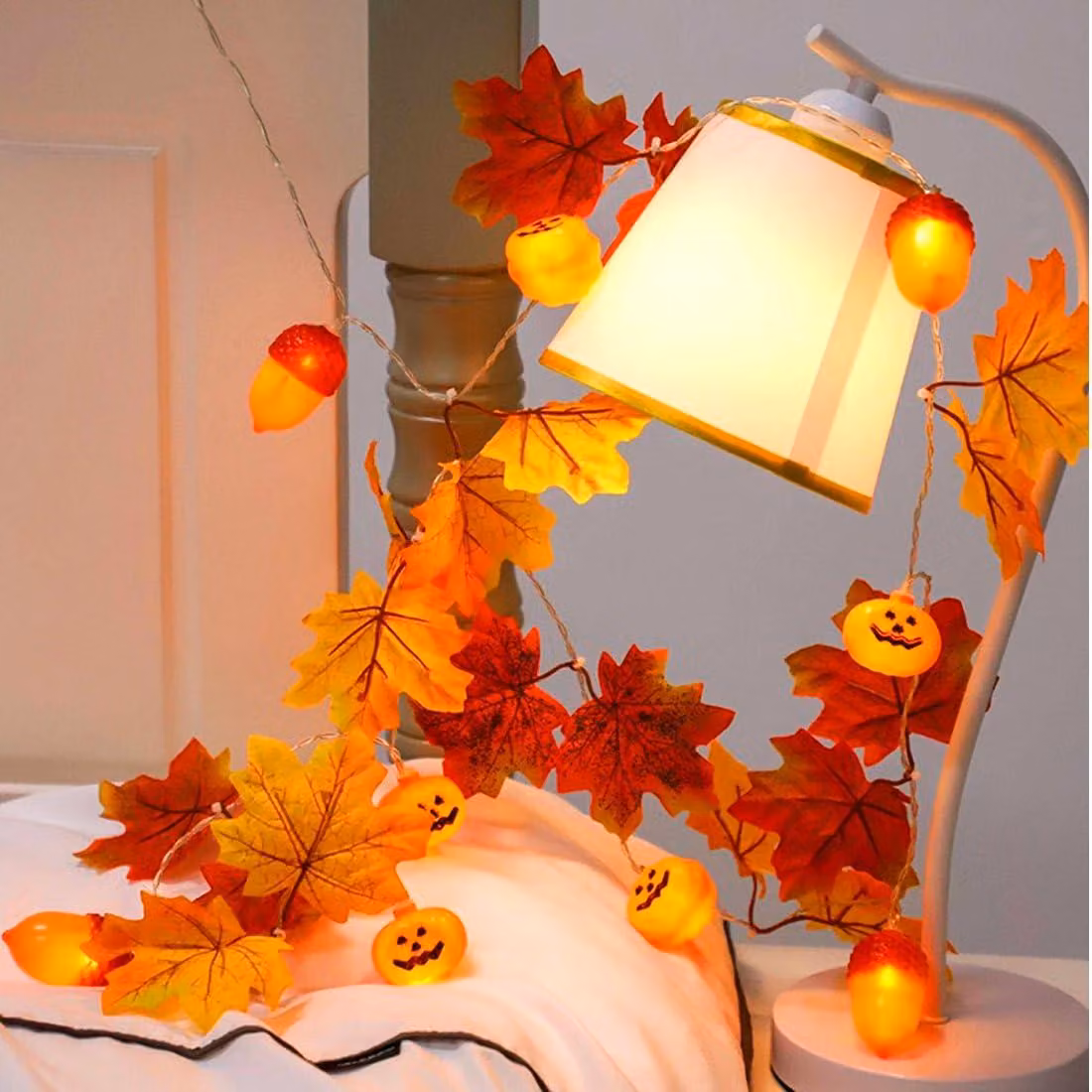Catena luminosa autunnale, 1,5 metri, 10 LED, con foglie di acero e ghiande