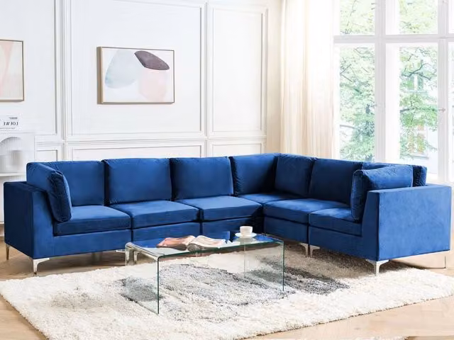 Divano componibile ad angolo versione sinistra in velluto blu marino 6 posti a forma di L con gambe in metallo argento stile glamour