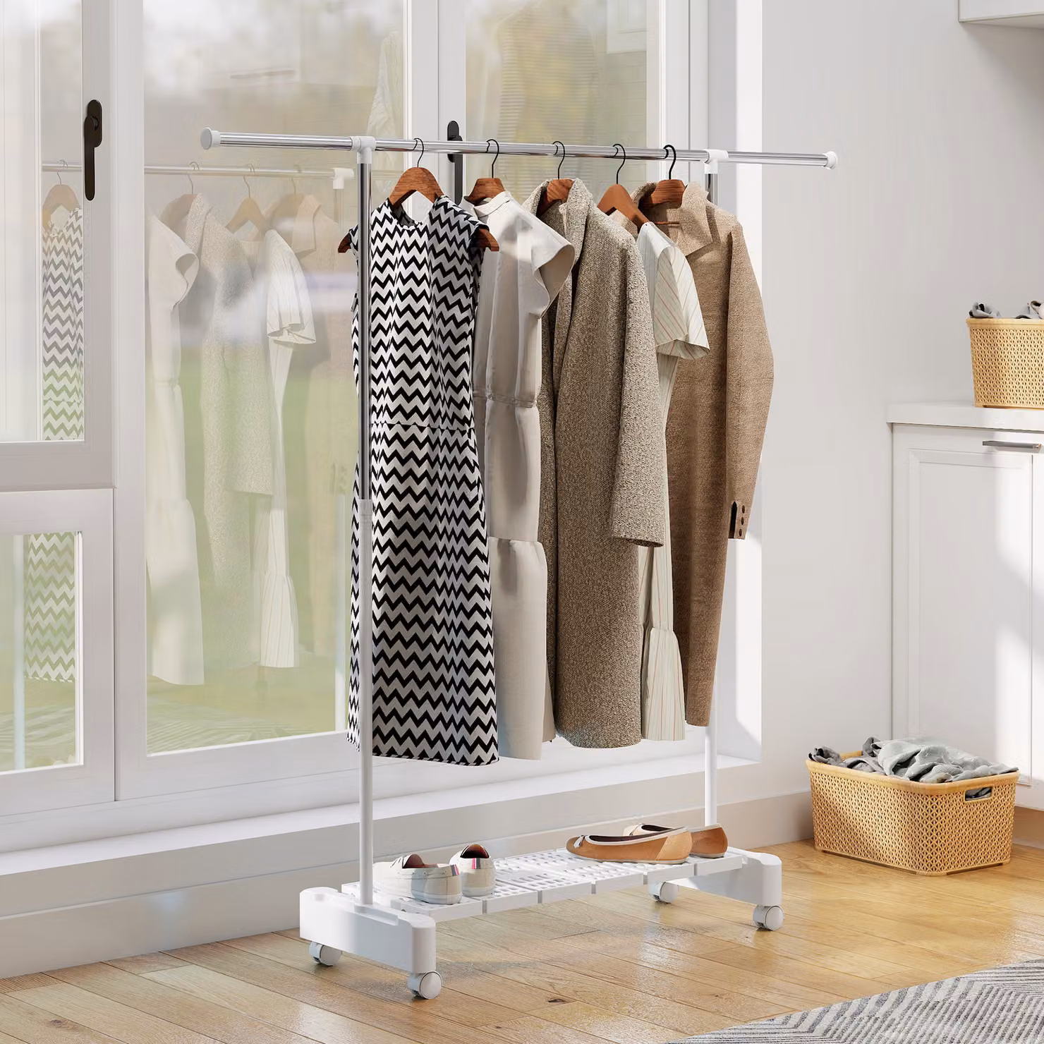 Stendibiancheria estensibile HOMCOM con ruote, freno, ripiano porta scarpe e struttura in acciaio inox, bianco – 2