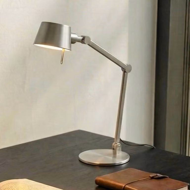 Lampada da scrivania Silka Lucande, Alluminio / Grigio / Zincato, Soggiorno / Sala da pranzo, Metallo, Moderno, Lampada da tavolo