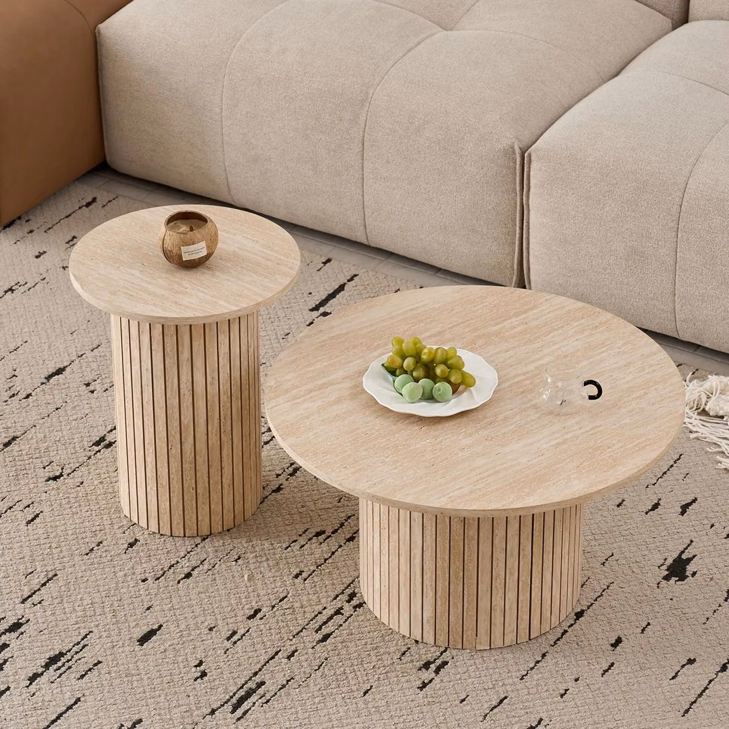 Set di due tavolini rotondi - Tavolini in legno per il soggiorno - Stile scandinavo - Set di tavolini 2-in-1 - Diametro 70 cm - Aspetto legno giallo
