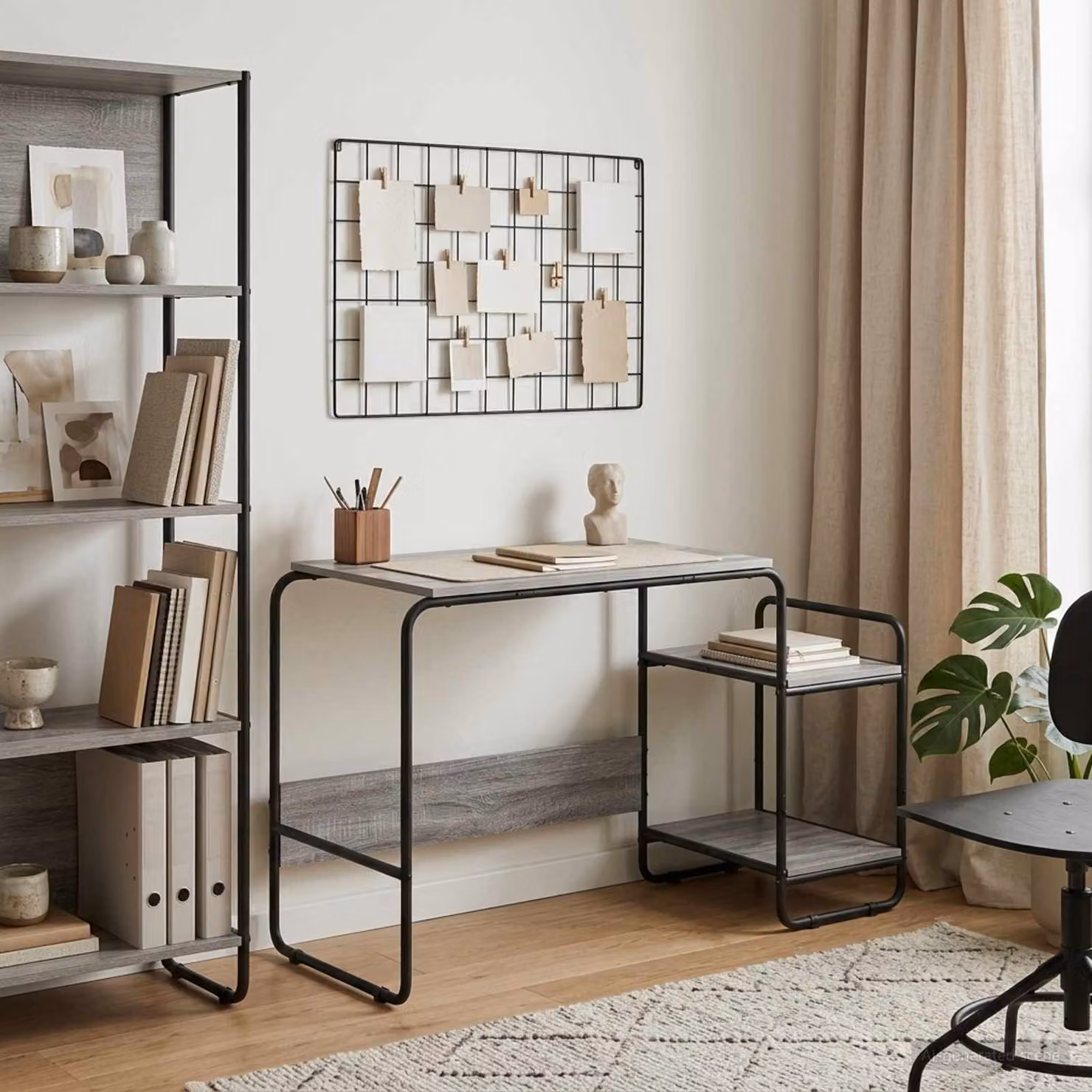 Scrivania moderna vidaXL con spazio di archiviazione, colore grigio, L: 131,5 cm, P: 60 cm, H: 75,5 cm