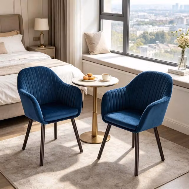 Set di 2 sedie da pranzo Mivray con braccioli in velluto nero e blu, gambe in legno e struttura in metallo