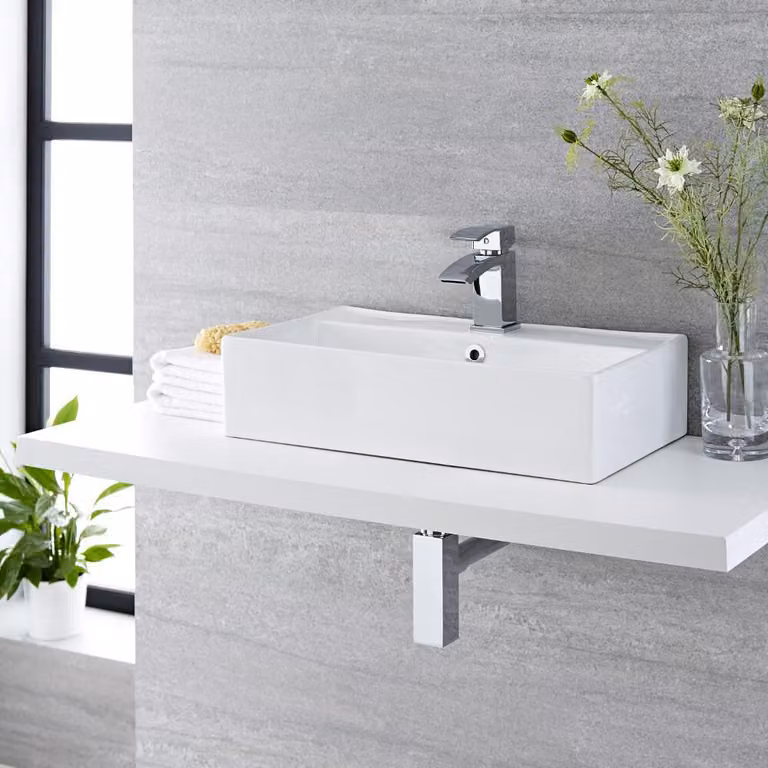Lavabo Moderno da Appoggio Bianco - 550mm x 310mm con Anello di Troppopieno Grigio (Pebble) - Halwell