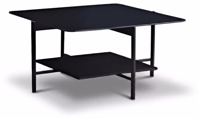 Tavolino moderno con piano in vetro. Elegante tavolino da soggiorno