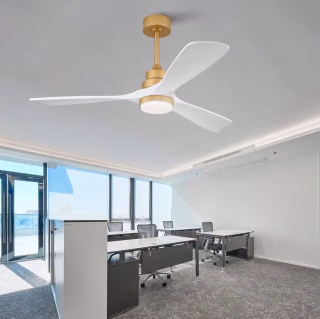Ventilatore da soffitto moderno con luce LED; motore DC silenzioso; 52 pollici; bianco oro