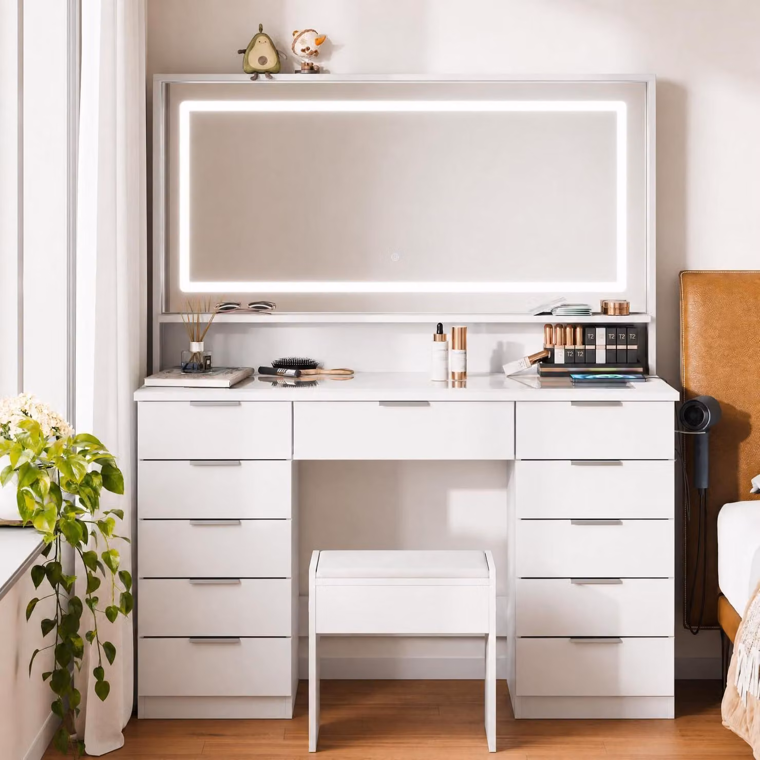 Comò da trucco con specchio a LED, poggiapiedi, piano in vetro e 11 cassetti