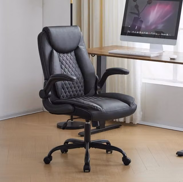 Sedia da ufficio ergonomica moderna in ecopelle nera con braccioli e rotazione a 360 gradi – 1