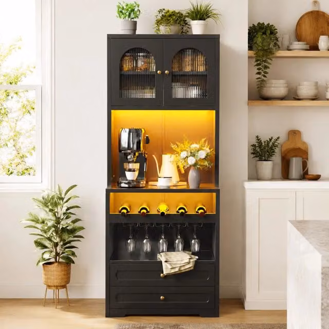 Mobile colonna da cucina Mivray in MDF nero con ante in vetro, illuminazione integrata e portabottiglie, L/P/H: 70 x 40 x 180 cm – 1