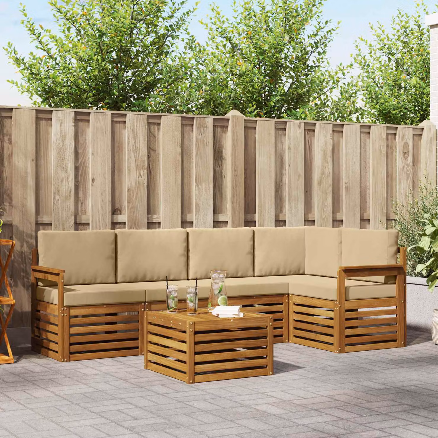Set di divani da esterno vidaXL 6 pz in legno di acacia con tavolo da caffè e cuscini, colore beige e sabbia