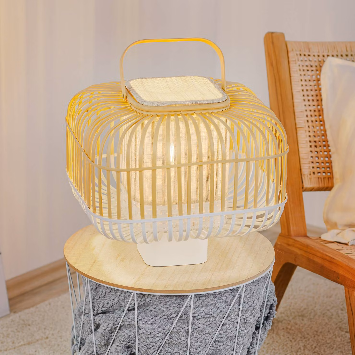 Forestier Lampada da tavolo di design Bamboo Square S, Bianco / Opale, Soggiorno / Sala da pranzo, bambù, Design, Lampada da tavolo