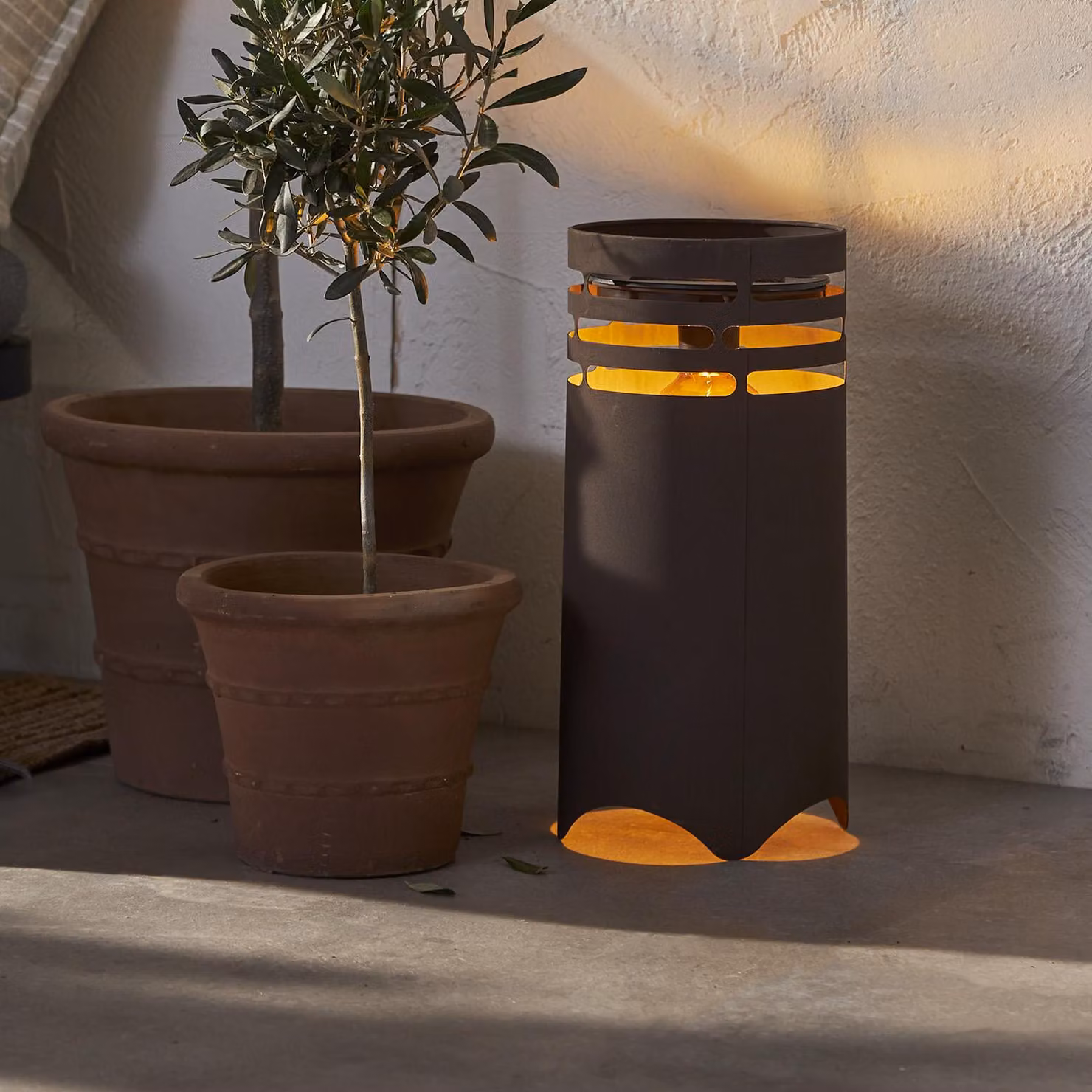 Lampada solare LED Star Trading, marrone, 40 cm, con alimentazione USB e solare, in metallo marrone
