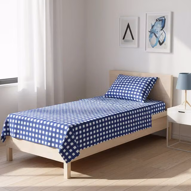 Completo letto singolo KASANOVA a quadretti blu e bianco in poliestere con lenzuolo con angoli 90x200 cm e federa 40x80 cm