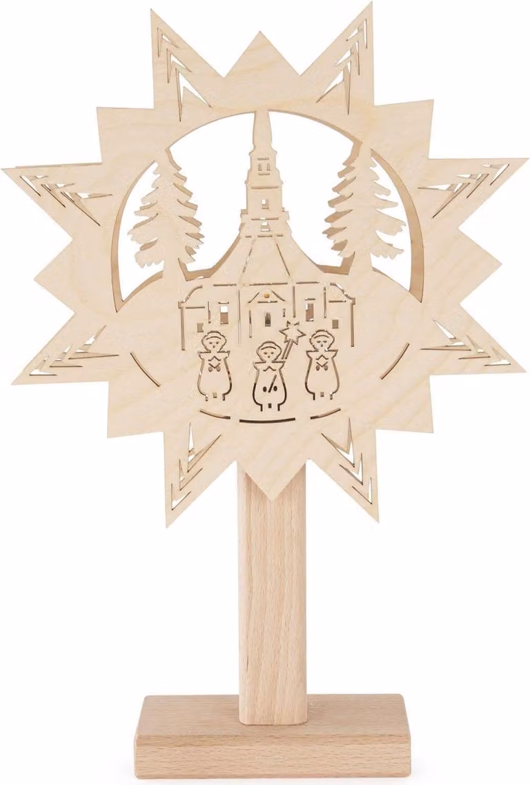 Pannello decorativo raffigurante la chiesa di Seiffen, con corteo musicale e illuminazione elettrica, realizzato con materiali naturali. Dimensioni: 23x33x5 cm. Nuovo