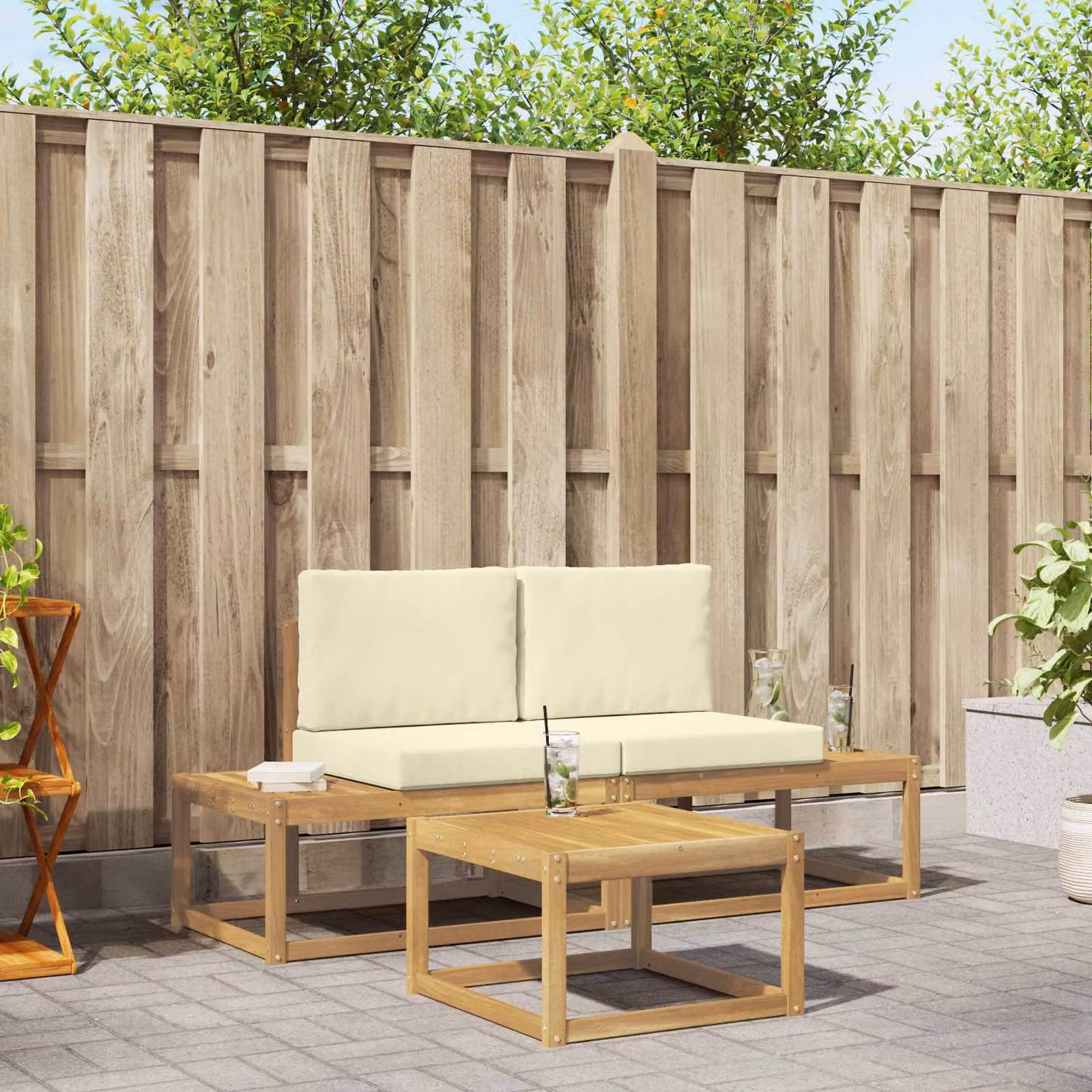 Set da giardino moderno vidaXL composto da divano a 2 posti e tavolino da caffè in legno di acacia con cuscini inclusi, colori bianco, beige e marrone