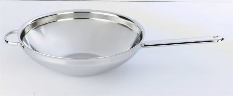 Wok con base piatta con manico in acciaio inox 7 strati per induzione, linea Specialties, diam. 32cm