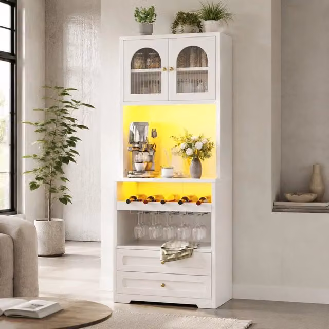 Mobile colonna da cucina con ante in vetro arcuate; LED smart e portabottiglie bianco 70 × 40 × 180 cm