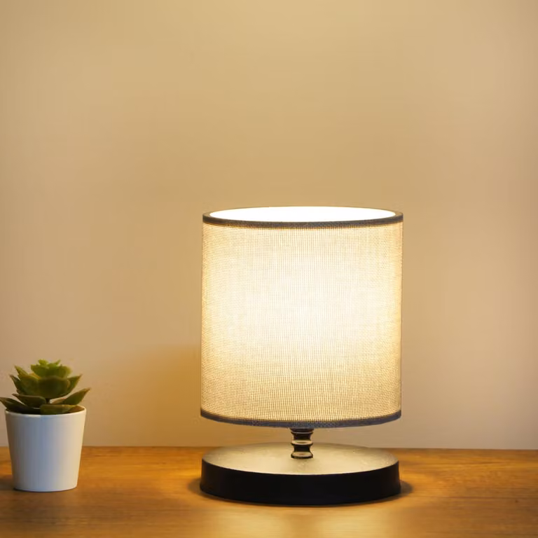 Opviq, lampada da tavolo di alta qualità con corpo in tessuto, 15 x 15 x 22 cm, altezza con cavo: 100 cm, attacco E14, max. 40 W, colore: crema, design elegante per ogni ambiente.