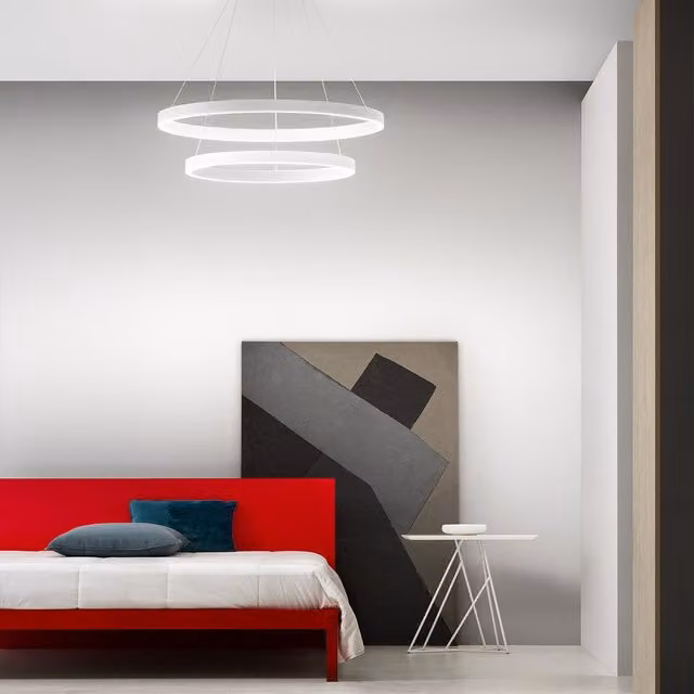 Sospensione verticale Gea Criseide con LED dimmabile, disponibile in bianco, nero o oro/ottone