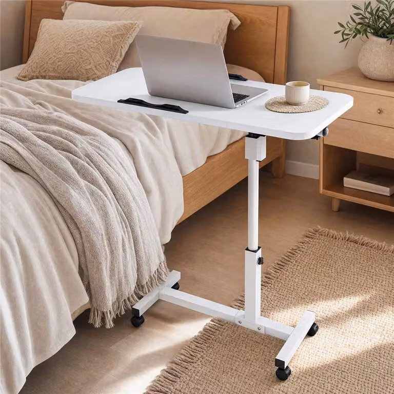 Tavolino per letto regolabile in altezza - Piano del tavolo inclinabile fino a 180° - Piano in legno massello, struttura in metallo, rotelle a 360° - Bianco