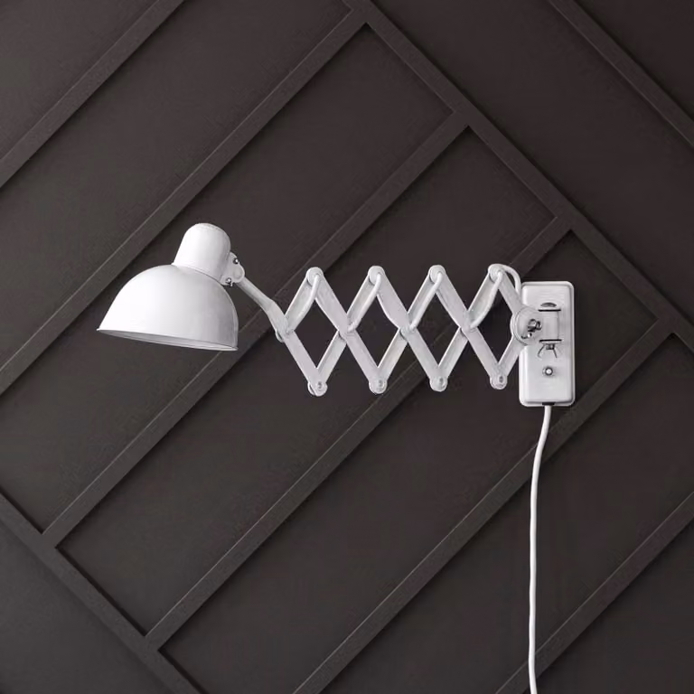 FRITZ HANSEN Applique da parete di design Kaiser Idell 6718-W, dimmerabile, Bianco / Opale, Soggiorno / Sala da pranzo, Ottone, Design, Applique