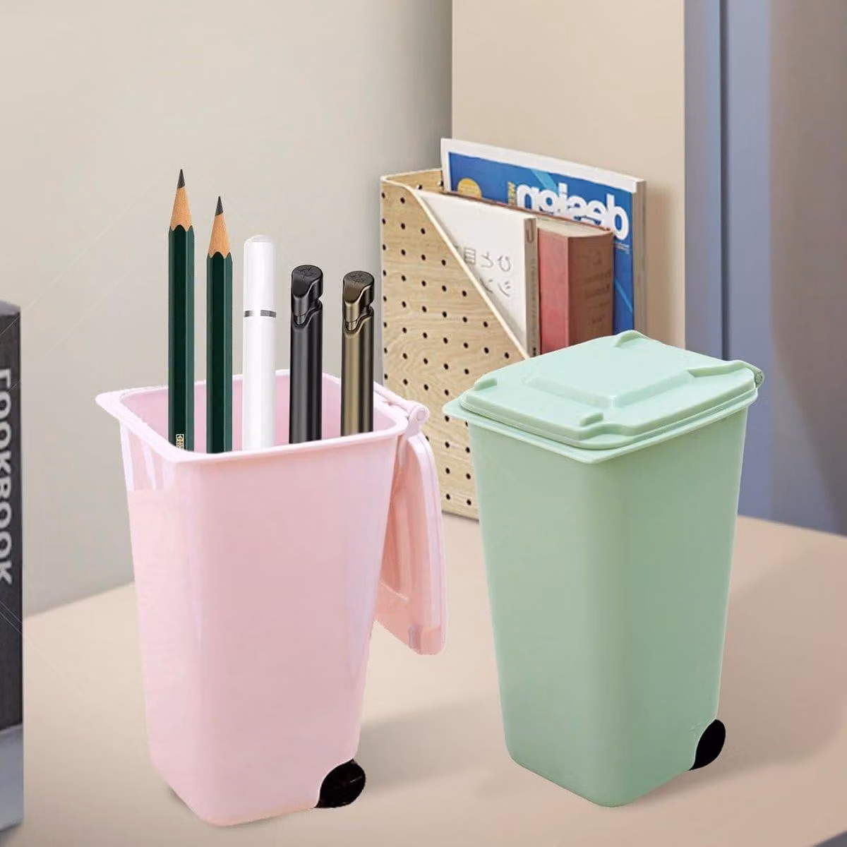 Set di 4 mini contenitori per rifiuti con coperchio e ruote