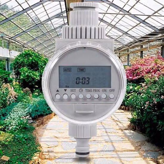 Impianto di irrigazione automatica del giardino a energia solare