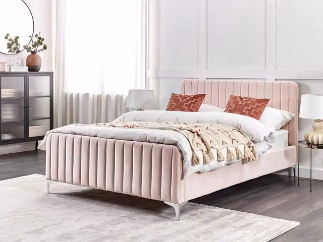 Letto Matrimoniale UE Beliani in Velluto Rosa Pastello con Testiera Imbottita e Gambe in Metallo Design Moderno L/P/H: 140 x 200 x 101 cm – 1