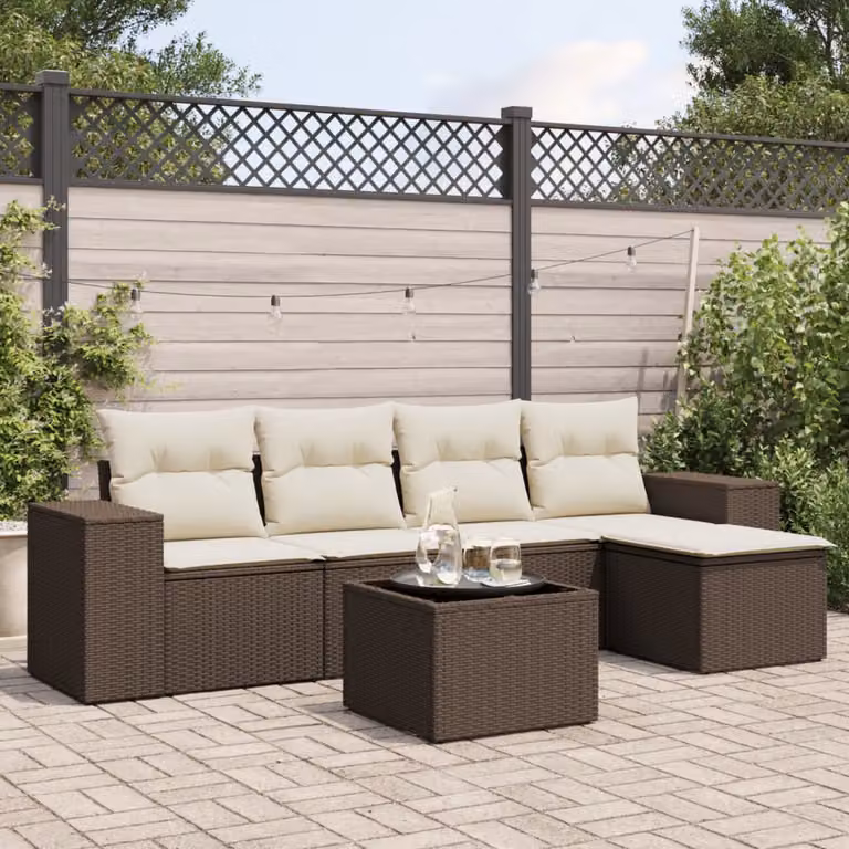 vidaXL Set Divano da Giardino 6 pz a L in Polyrattan Marrone con Cuscini Bianchi e Tavolino