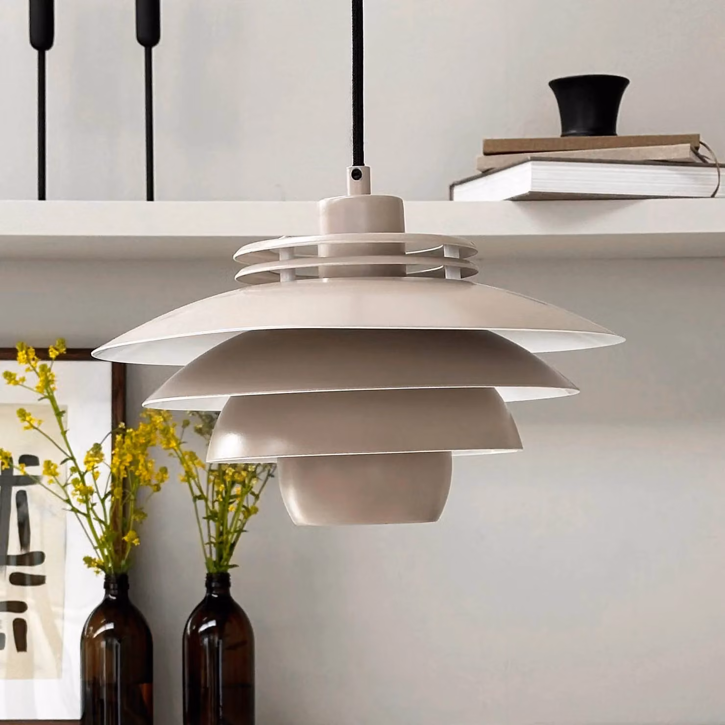 Dyberg Larsen Lampada a sospensione Ejka mini, dimmerabile, Crema / Ambra, Soggiorno / Sala da pranzo, Metallo, Design, Lampada a sospensione