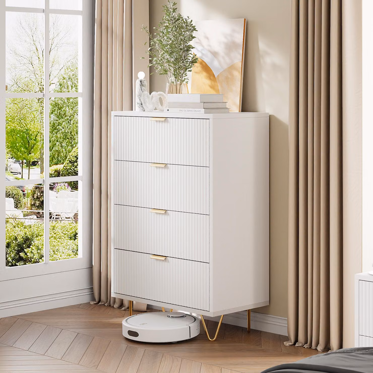 Comodino Moonbite con 4 cassetti, in legno massello e rattan bianco, dimensioni 60x34x91 cm, mobile contenitore verticale ideale per l'ingresso e piccoli ambienti