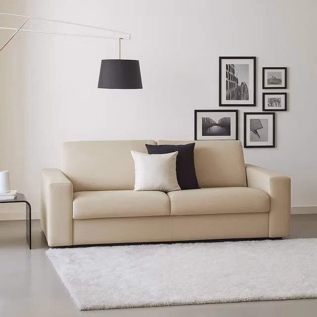 Divano a 3 posti Ayta Talamo Italia in tessuto beige con cuscini decorativi e coperture rimovibili L: 220 cm, P: 45 cm, H: 95 cm