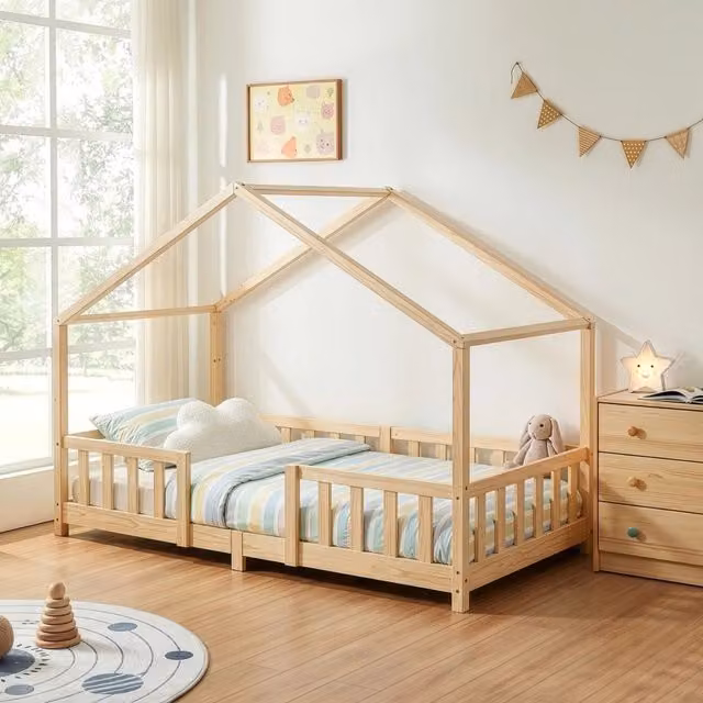 Letto per cameretta Treviolo en.casa a forma di casetta in stile Montessori in legno di pino naturale, L/P/H: 200 x 90 x 138 cm – 1