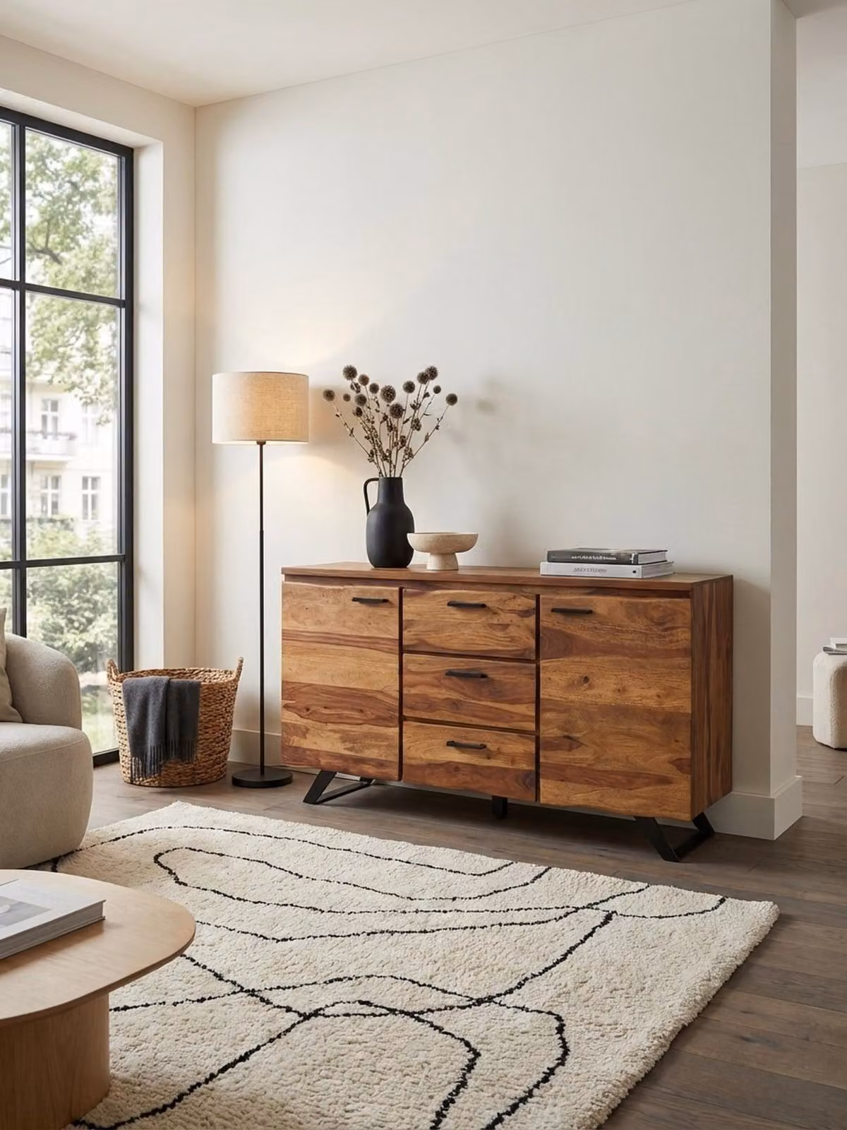 Credenza 145x82x45 cm in legno massello di sheesham / metallo con bordo naturale, cassettiera con cassetti, credenza moderna con cassetti