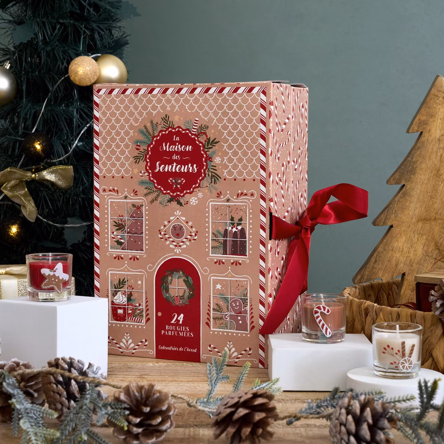 Elegante calendario dell'Avvento con candele profumate per un Natale di festa