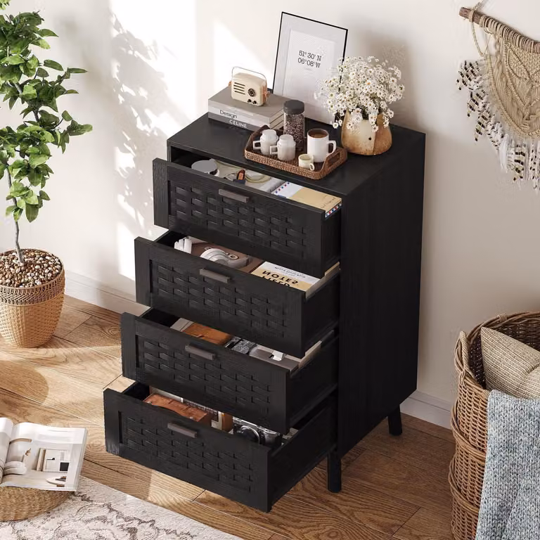 Comodino con 4 cassetti, dimensioni 55x40x95 cm, colore nero, struttura in legno effetto legno