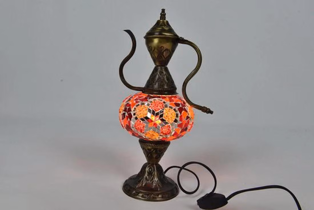 Lampada da tavolo Ibrik turca realizzata a mano in colori vivaci – lampada da notte orientale a forma di caraffa per una luce suggestiva