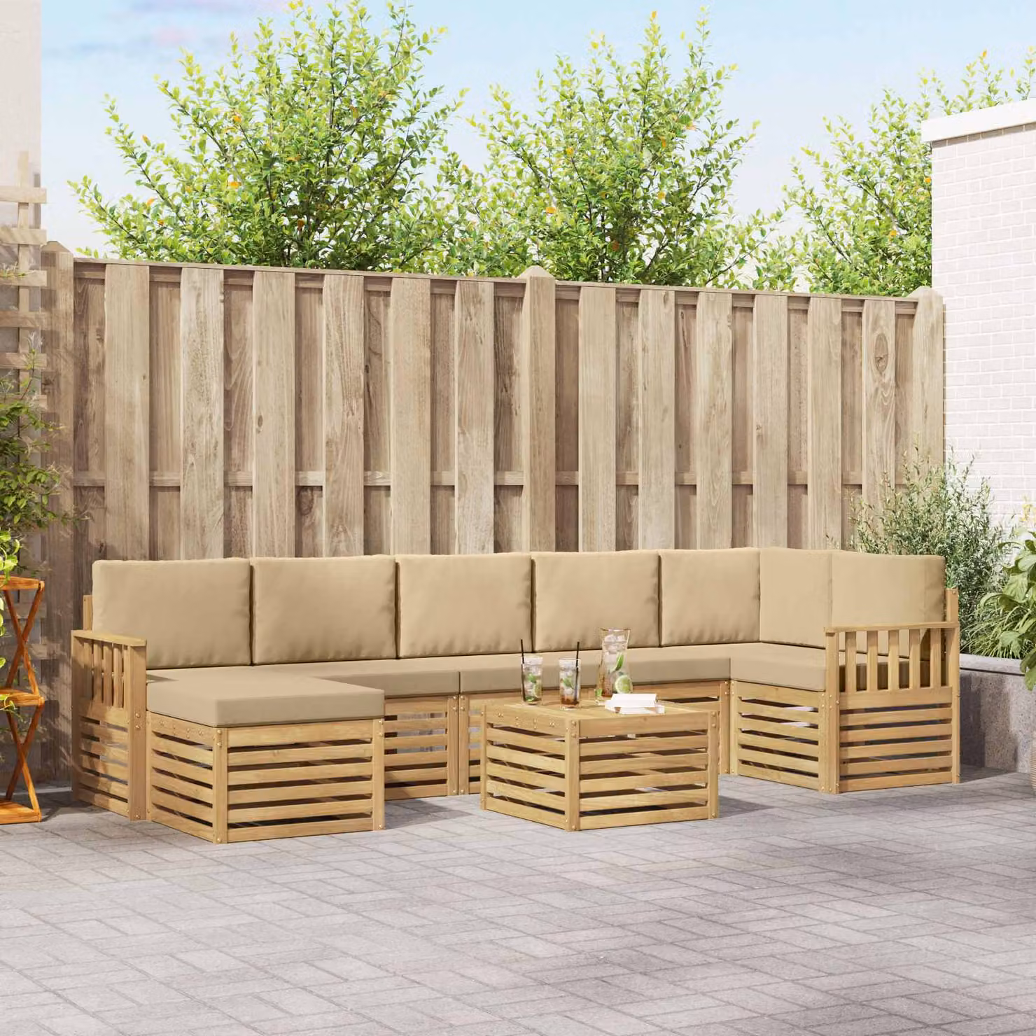 Set di divani da esterno vidaXL 7 pz a forma di L in legno di acacia con cuscini Bianco e Beige