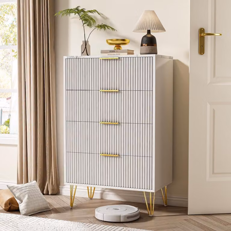 Comodino con 4 cassetti, colore bianco, dimensioni 60x30x95 cm, aspetto marmo, superficie ondulata, maniglie dorate