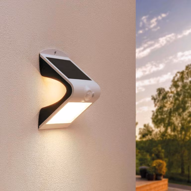 Lampada da esterno solare a LED, 1,5W, 3000K, grado di protezione IP65, colore bianco, 220 lumen, con sensore di movimento