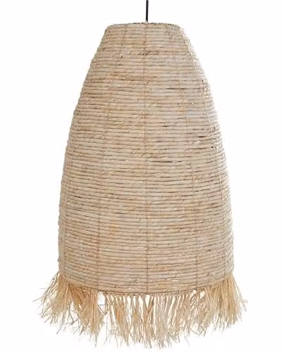 Beliani Lampada a sospensione con paralume in paglia di mais base in ferro nappe in paglia in stile boho naturale.