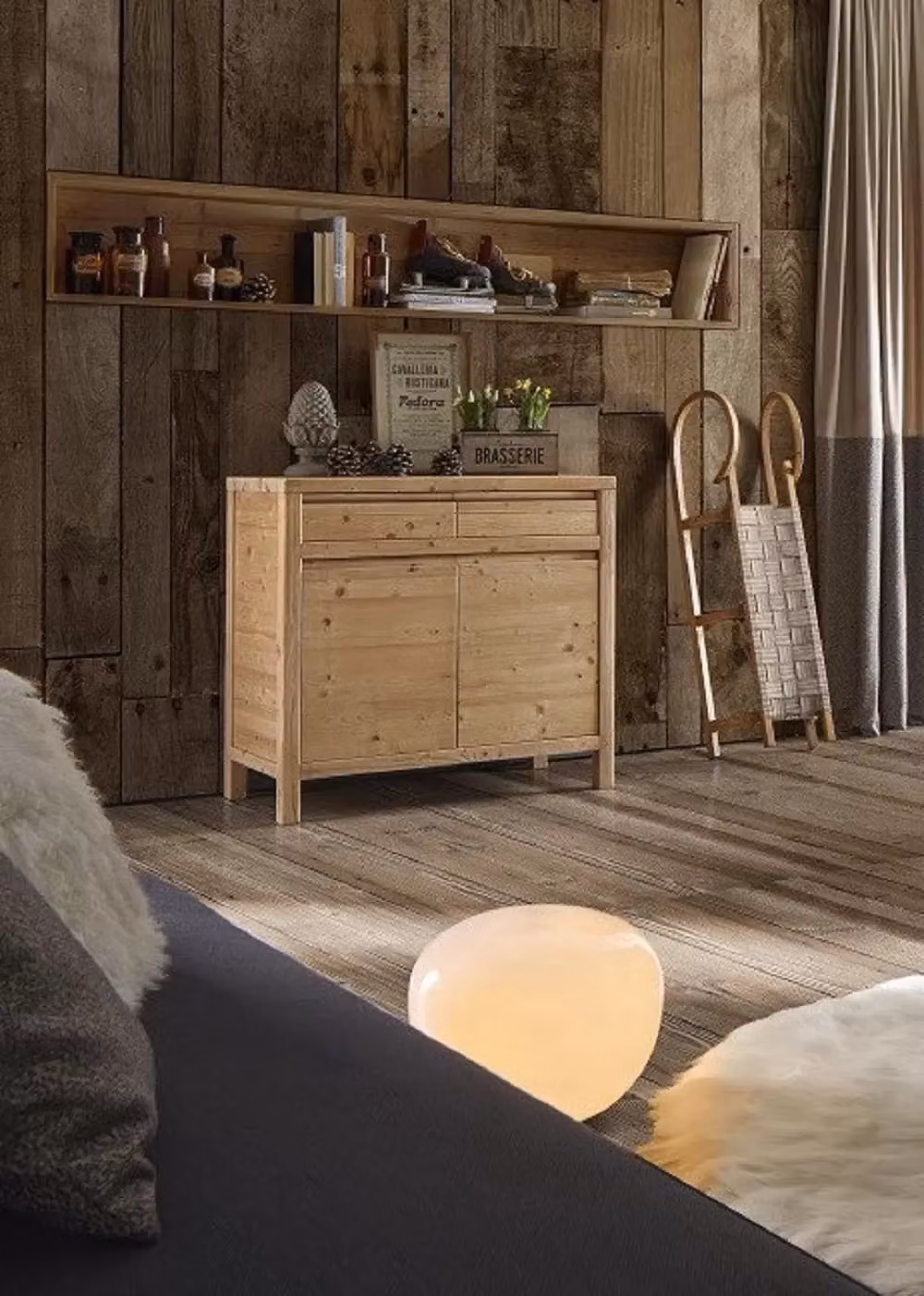Madia credenza Cortina Mobili 2G in legno massello di abete con 2 ante, L: 104 cm, P: 50 cm, H: 95 cm – 1