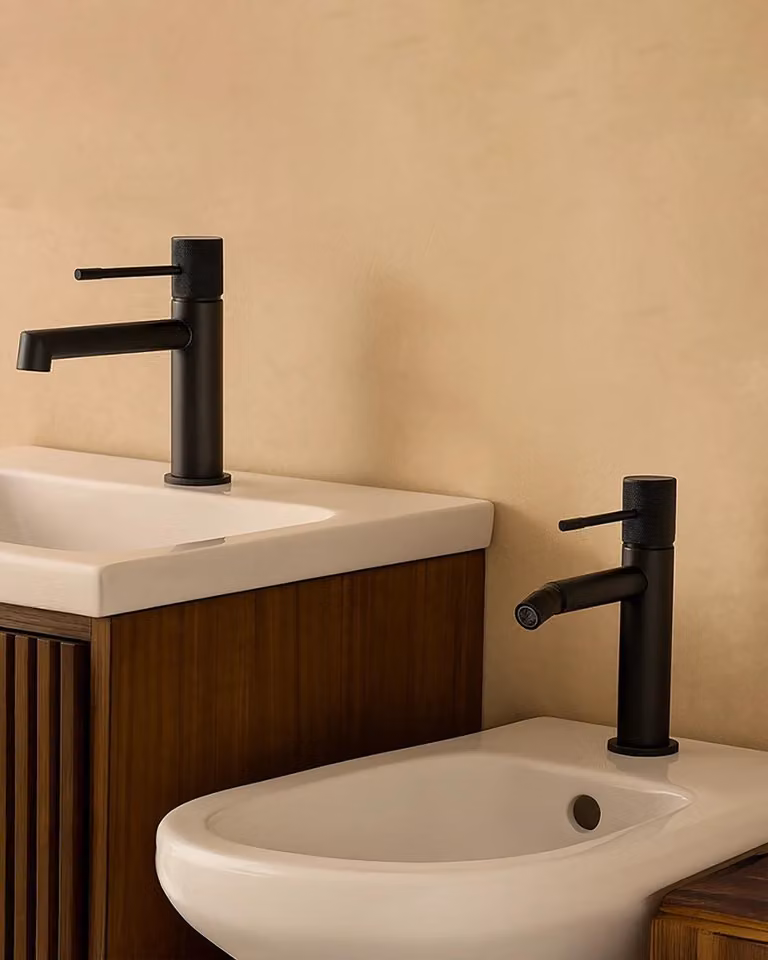 Coppia rubinetti lavabo e bidet senza scarico in ottone nero opaco Melin