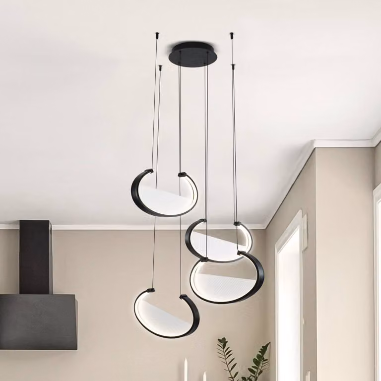 Viokef Lampada LED a sospensione Adele, Ø 75 cm, nero, metallo, 4 luci. Adele, Nero, Soggiorno / Sala da pranzo, Alluminio, Moderno
