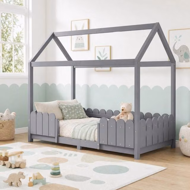 Letto per bambini a casetta con tetto e sponda anticaduta; 90 x 200 cm; legno massello; grigio