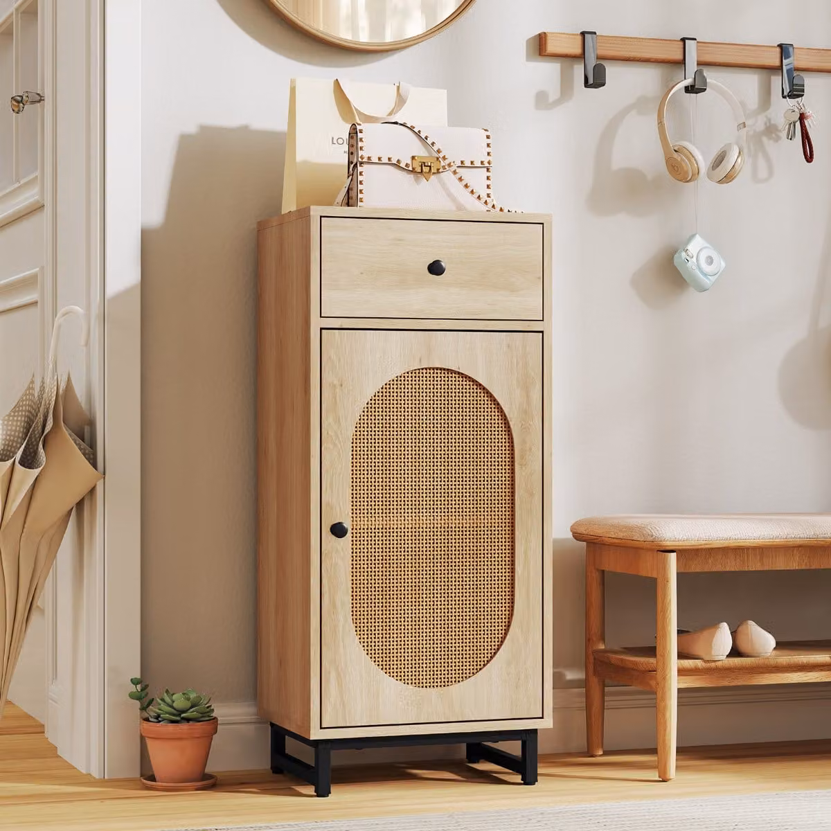 Costway Mobiletto di stoccaggio in rattan PE e metallo con ante a battente e cassetto, Armadietto da pavimento beige e marrone per camera da letto, bagno o soggiorno