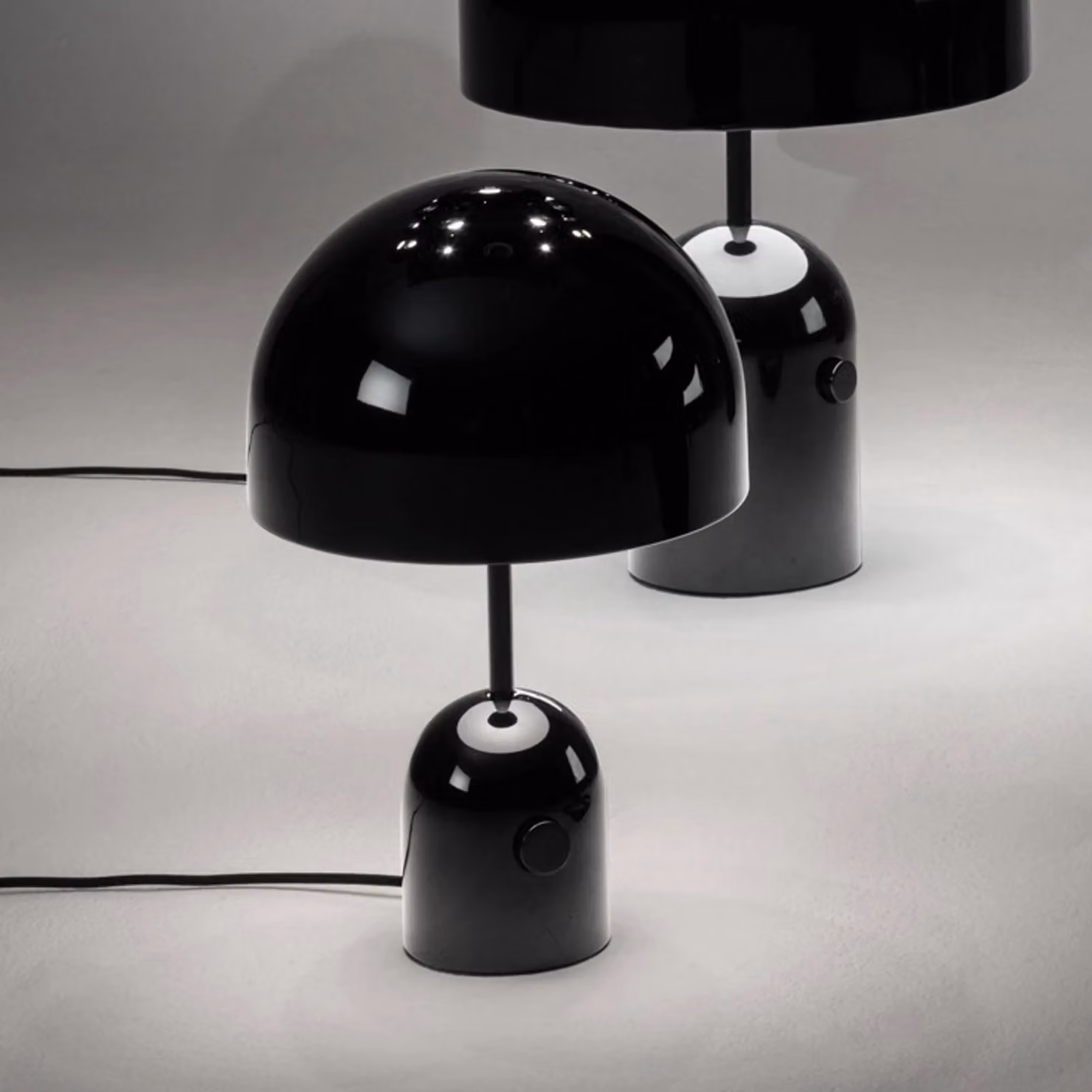 Tom Dixon Lampada da tavolo di design Bell, dimmerabile, Nero, Soggiorno / Sala da pranzo, Metallo, Design, Lampada da tavolo
